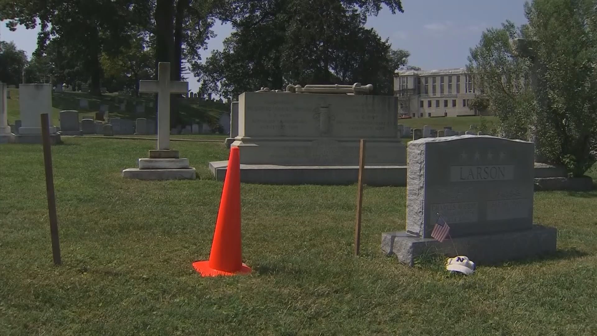 麥凱恩將安葬海軍學院墓園