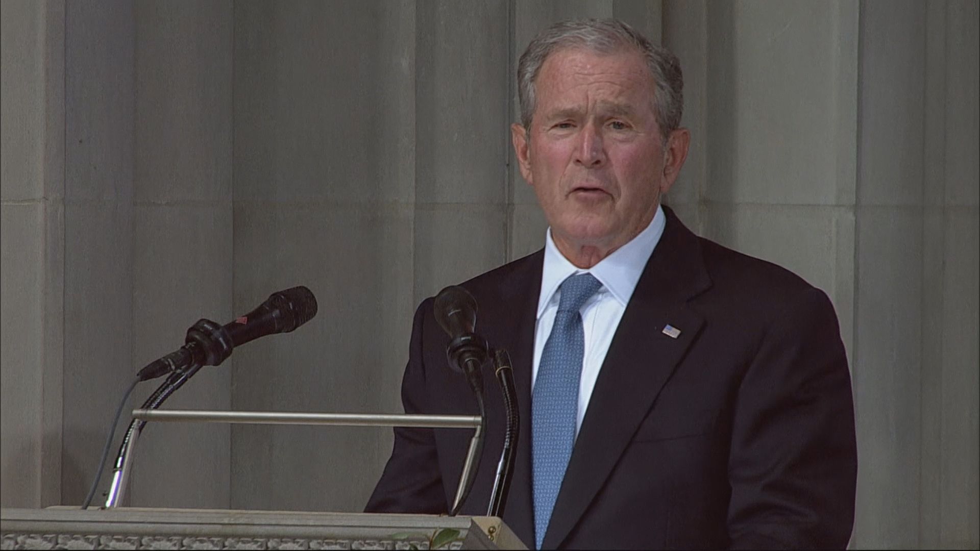 布殊奧巴馬為麥凱恩致悼詞