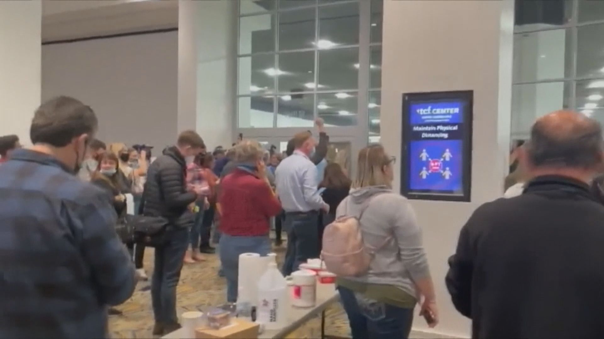 底特律監察點票過程出現混亂情況