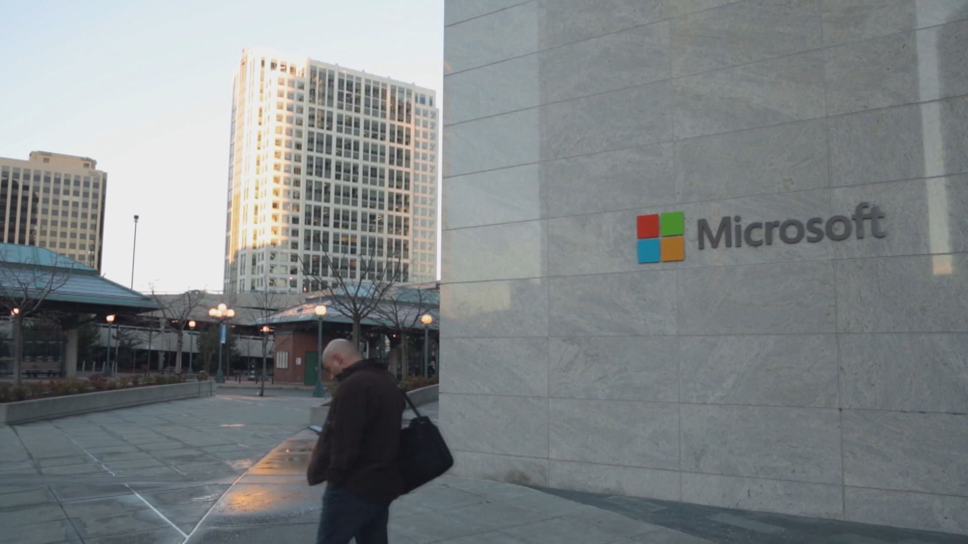 微軟加強開發人工智能向OpenAI投資數十億美元