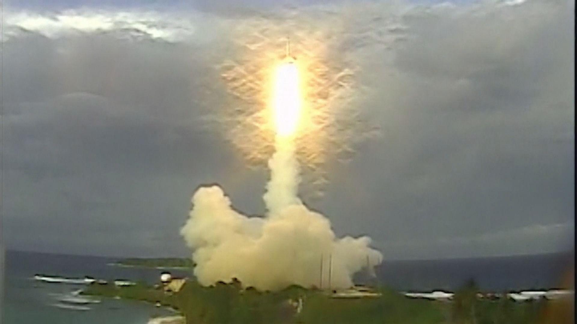 美國神盾艦導彈測試在外太空攔截洲際導彈