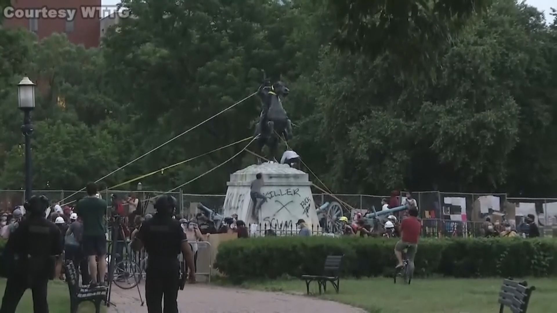 特朗普簽行政命令保護紀念碑及人像