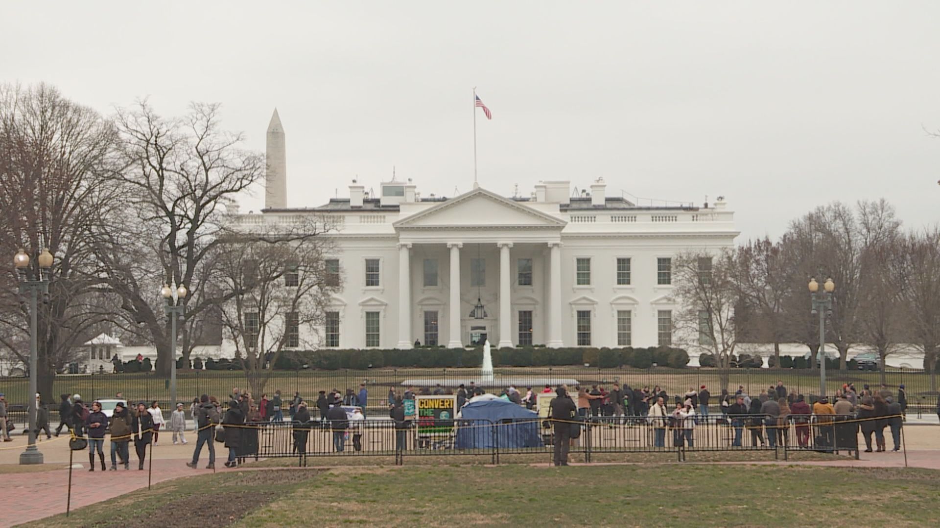 烏克蘭總統指有人計劃發動政變　北約討論俄軍屯兵