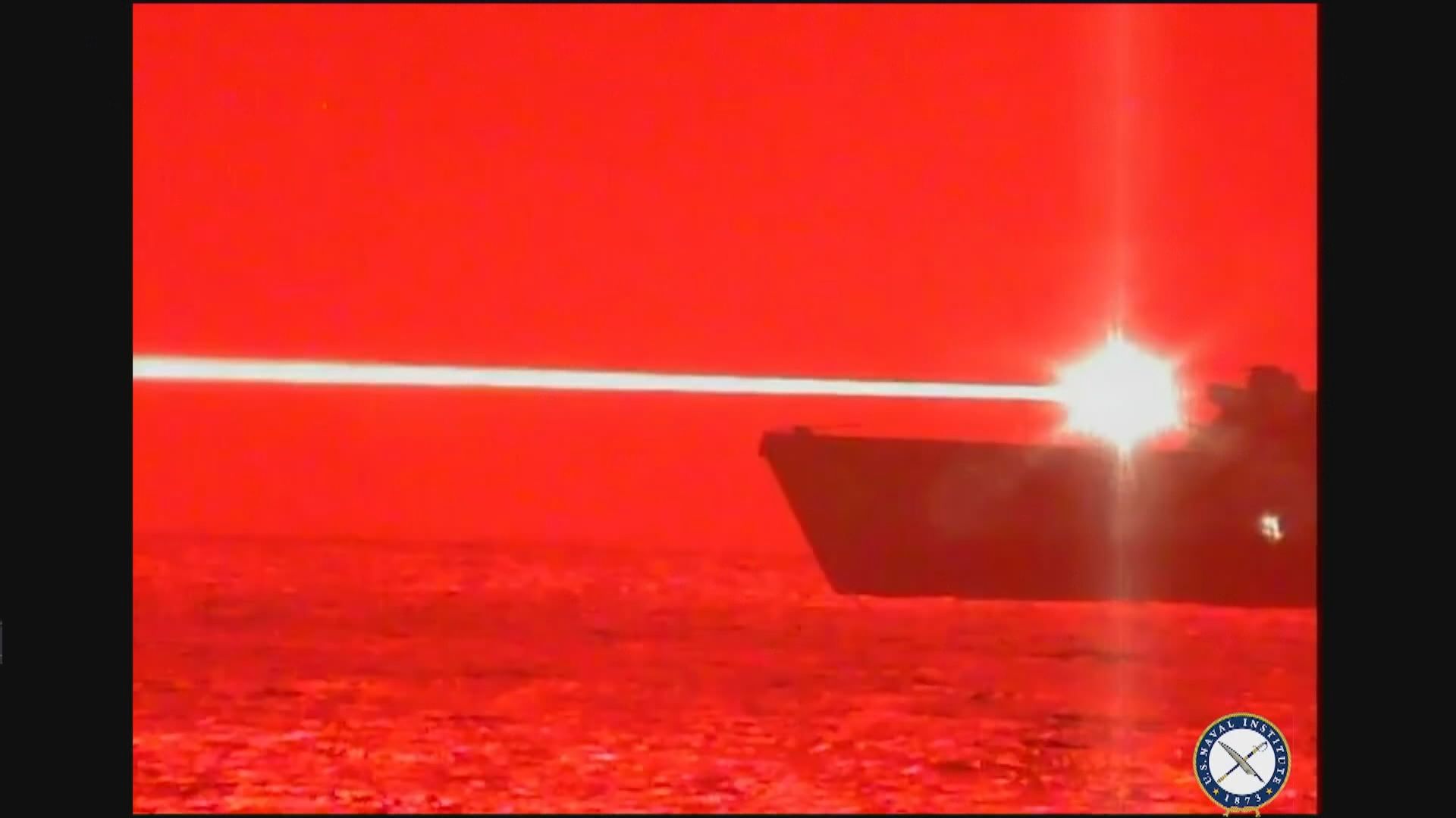 美軍使用高功率艦載激光武器擊毀無人機
