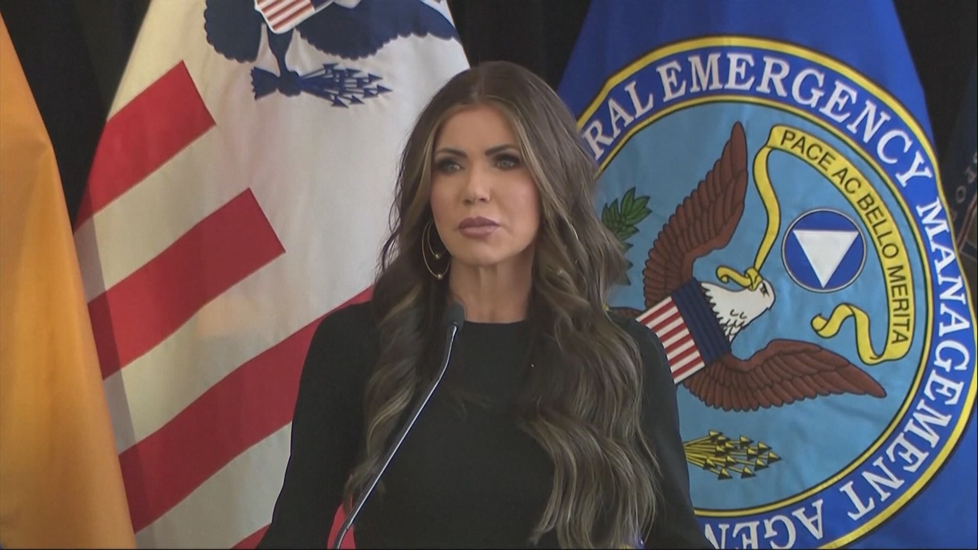 美國國土安全部長諾姆於餐廳被盜走手提包