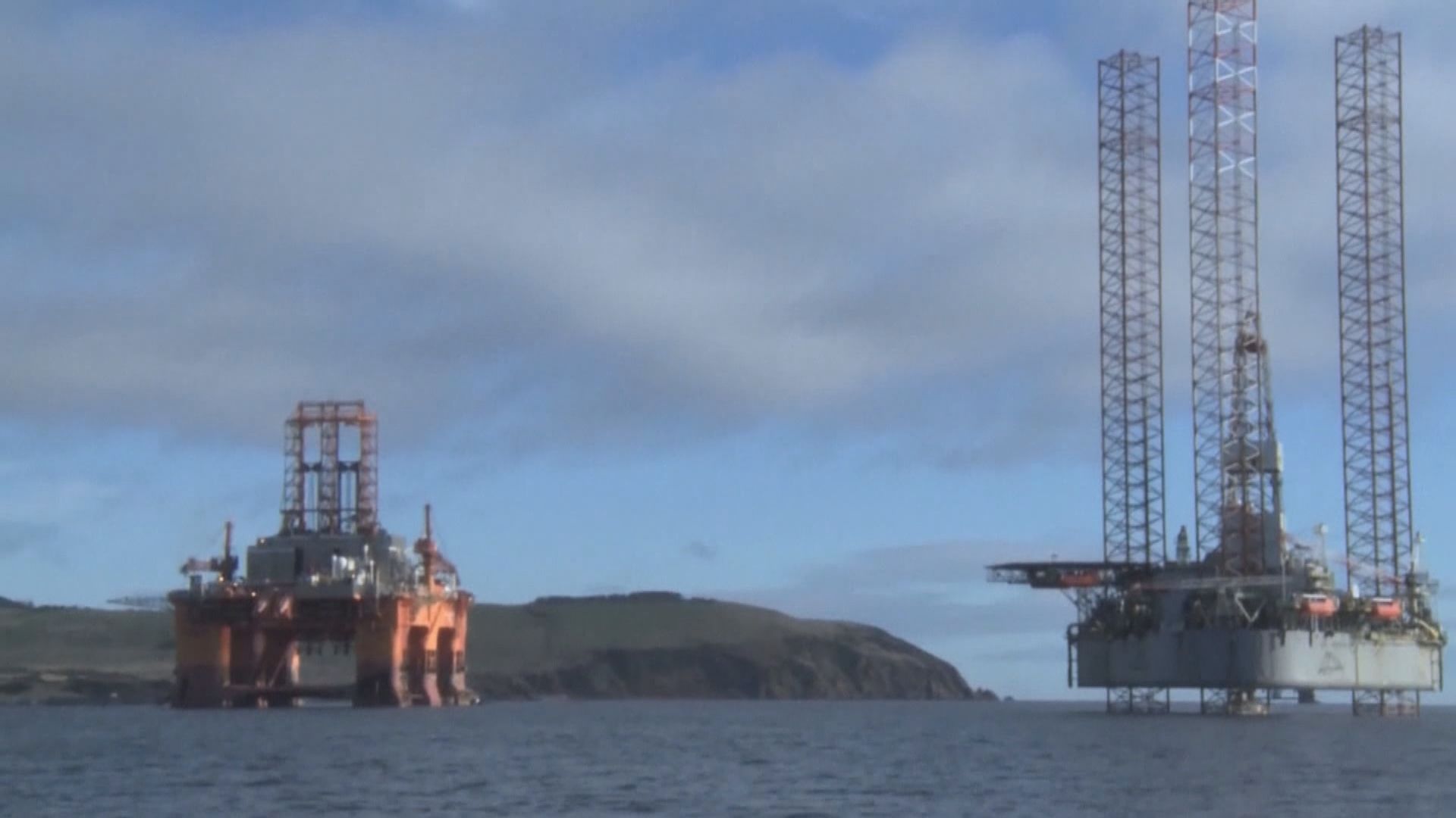 國際油價微跌收市