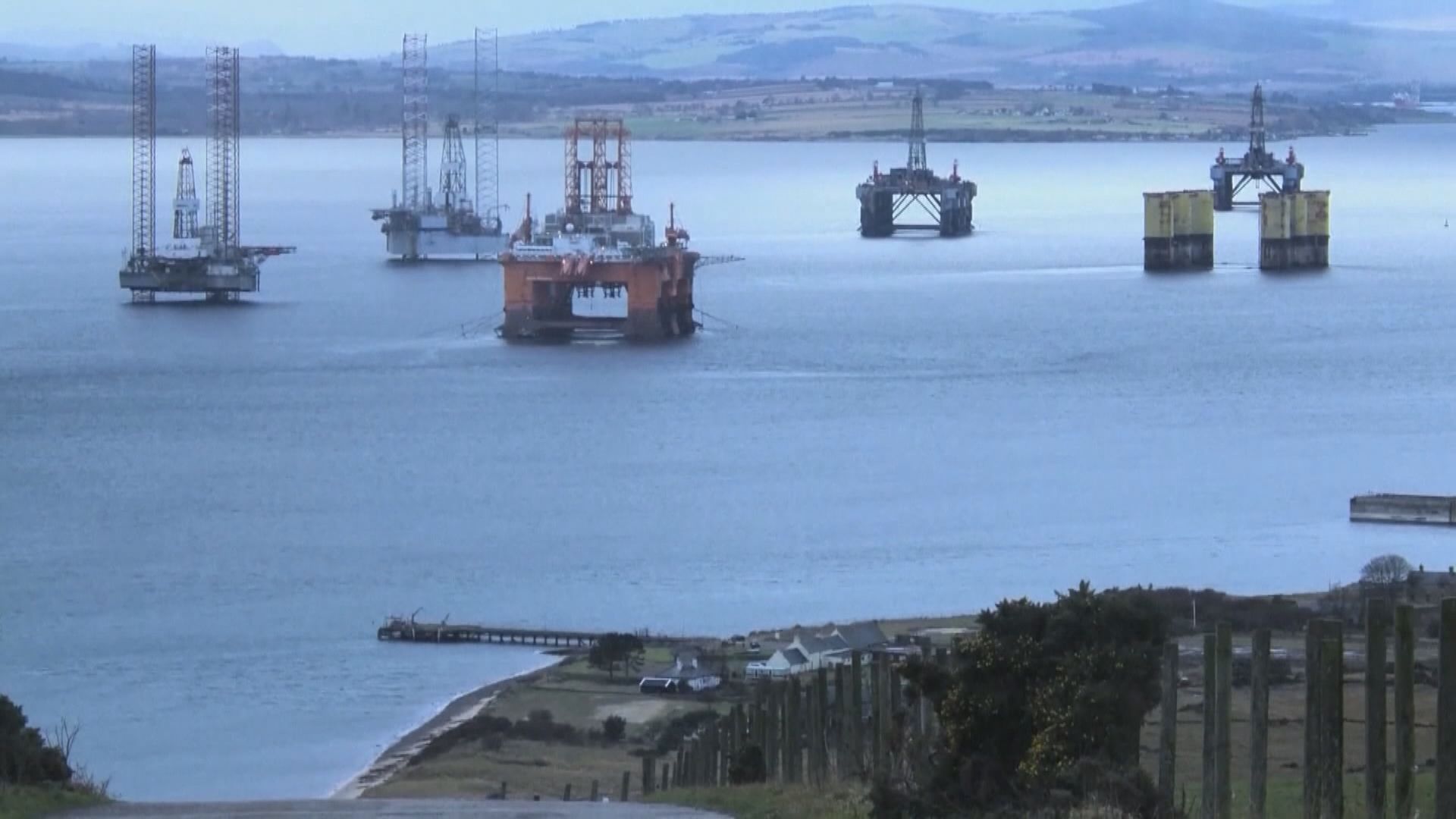 國際油價升穿每桶60美元