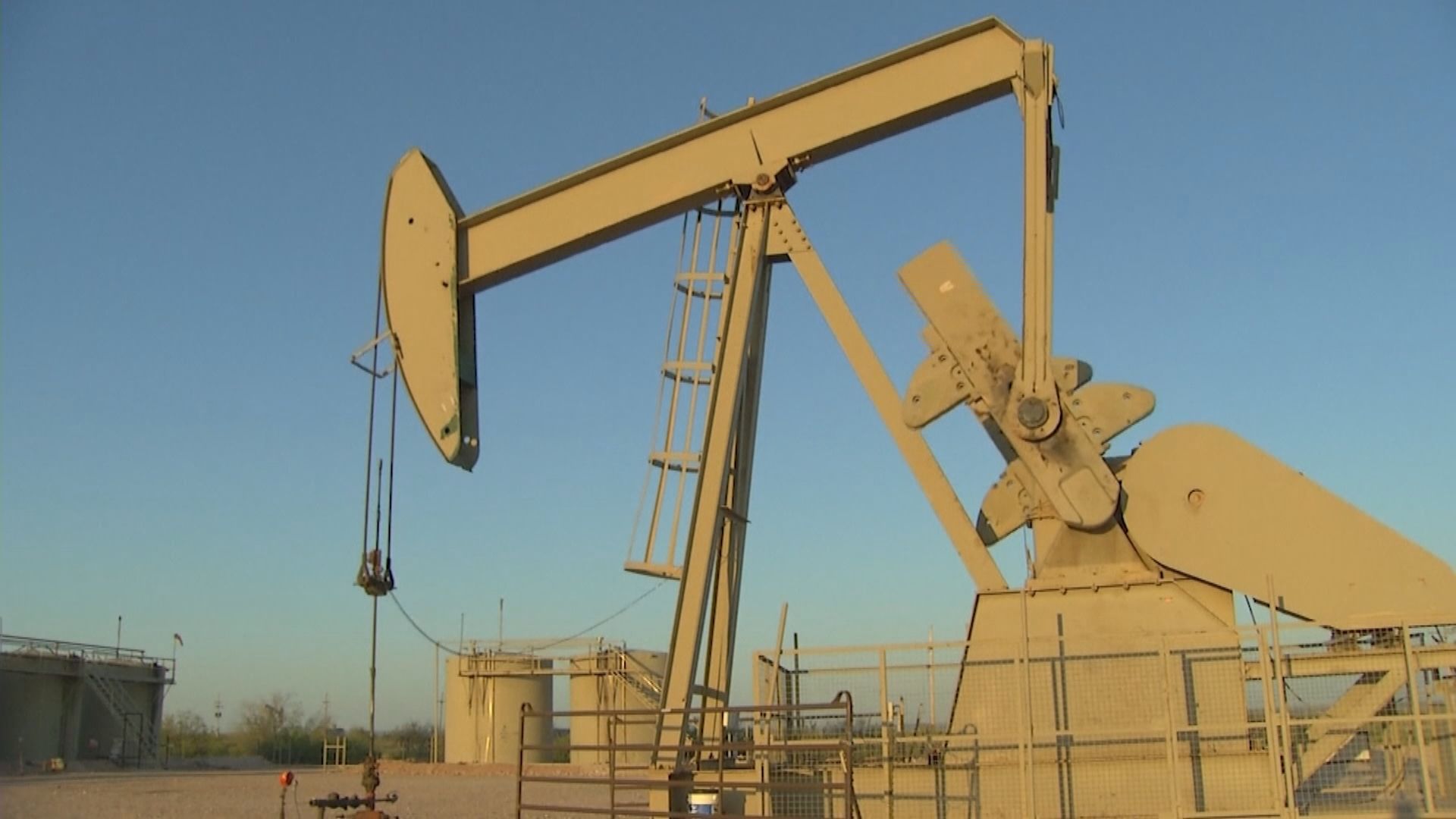 紐油曾觸及逾2年高位　布油曾觸及逾1年高位