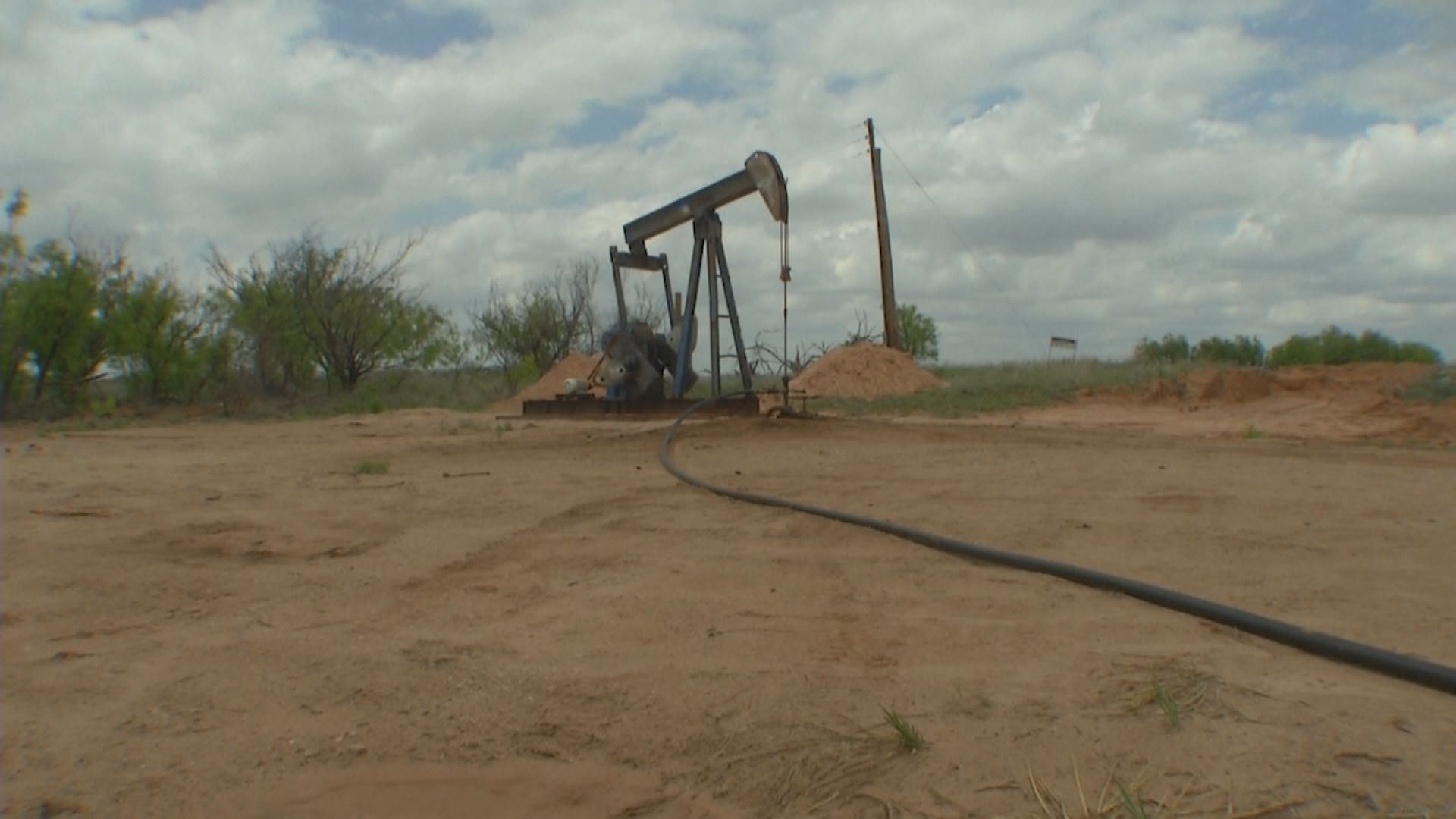 紐油跌7.5%布油跌6.8%　因憂石油供應增加及疫情反撲