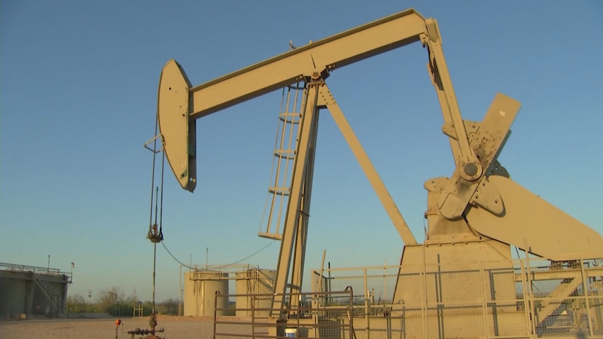 油價3連升並升逾2%