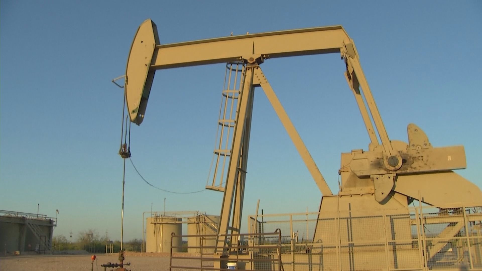 油價升2%　因墨西哥灣近94%原油產能仍關閉