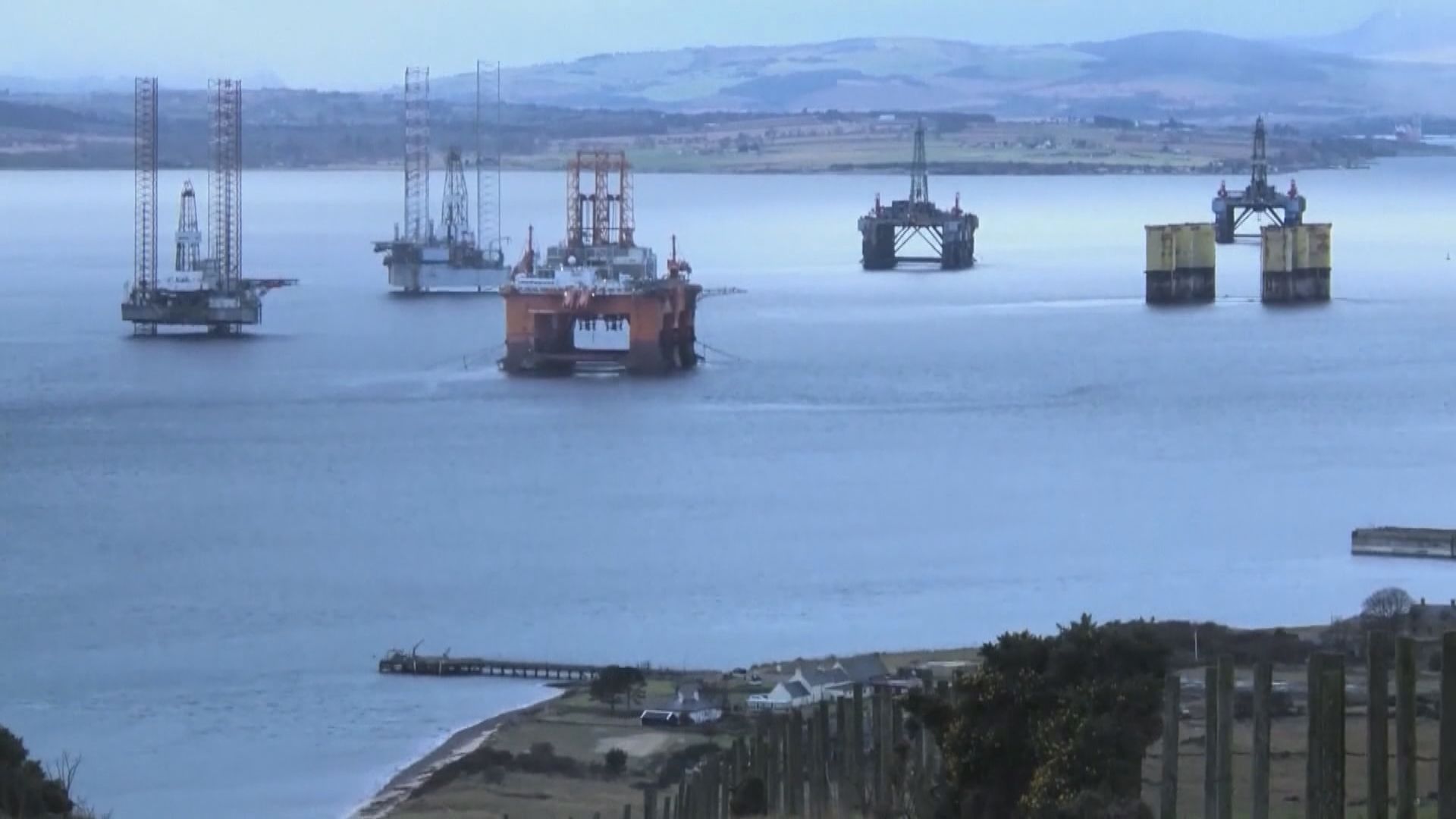 油價七周跌勢結束 布油本周升近1%