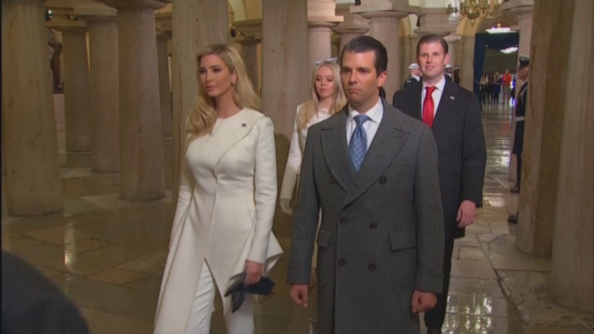 美媒指特朗普有意預先特赦家人及律師