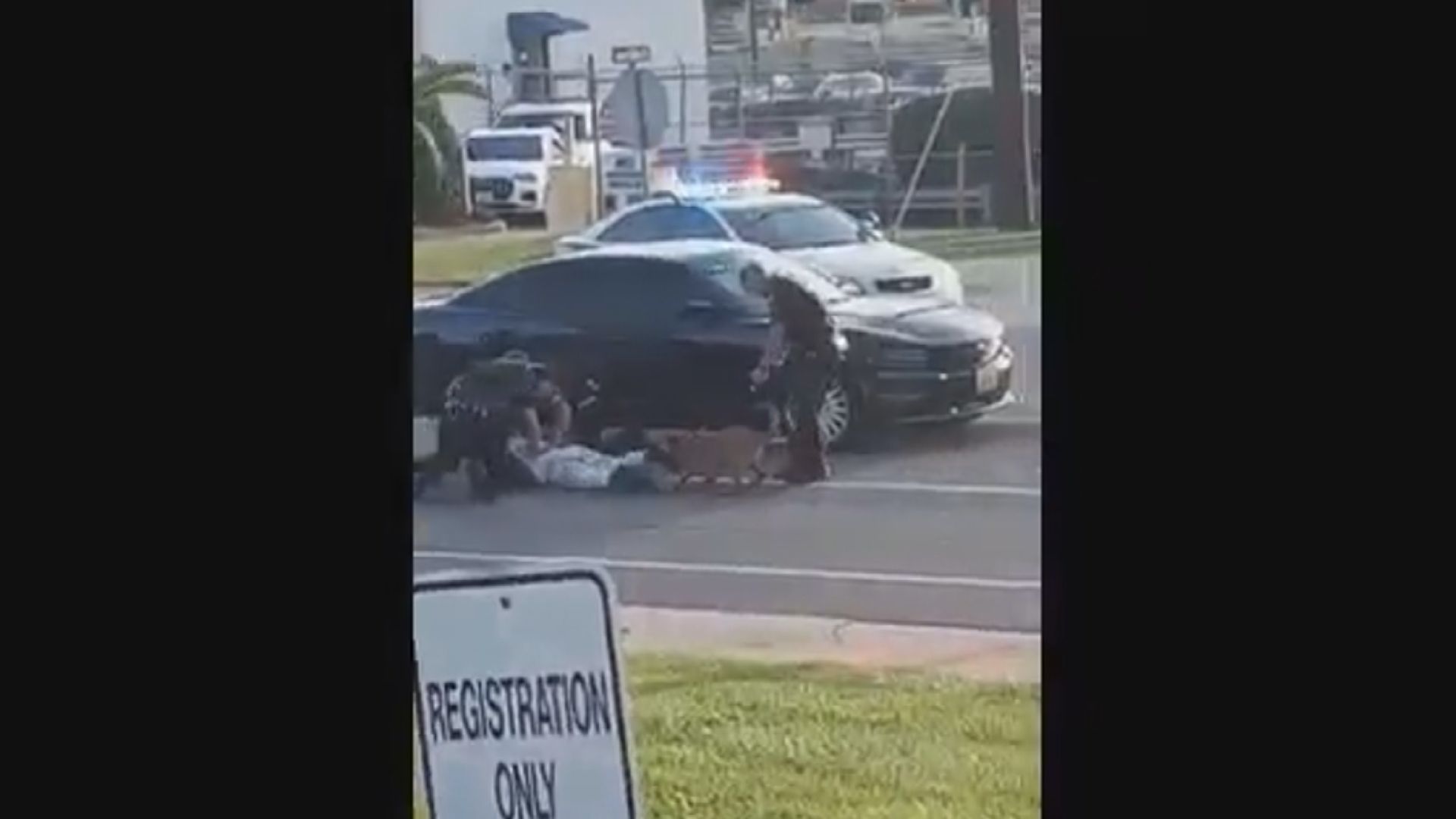 美密蘇里州警員疑放任警犬咬黑人疑犯