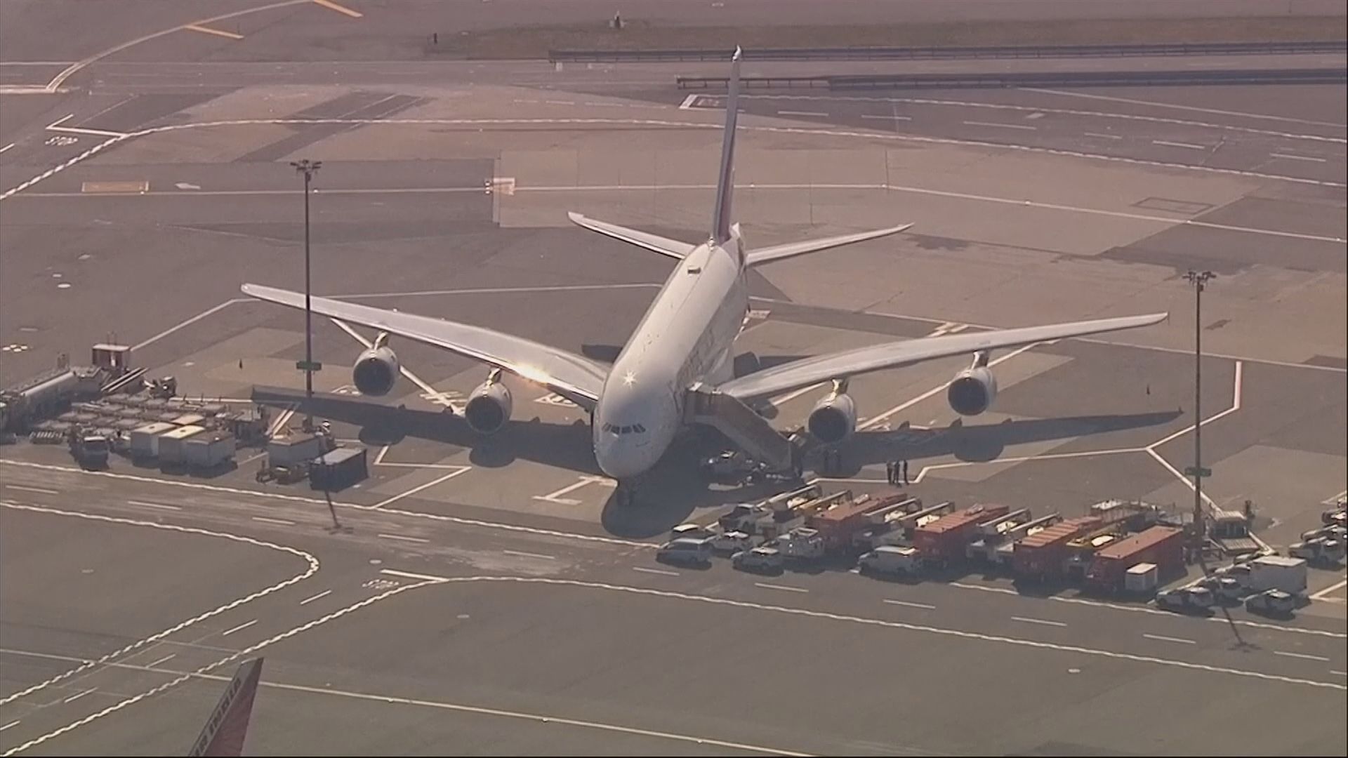 阿聯酋客機多名乘客生病遭隔離