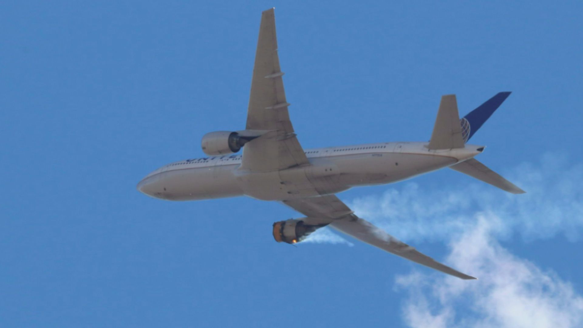 聯合航空客機引擎著火緊急降落飛機引擎碎片險擊中民居