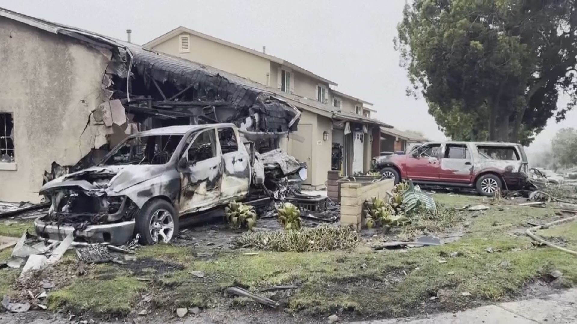 美國加州小型飛機失事撞向住宅區　釀兩死八傷