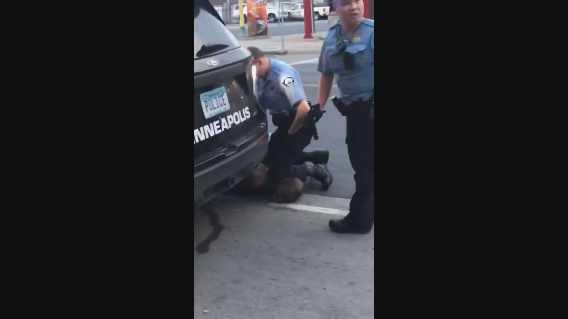 美國黑人遭警膝蓋壓頸送院後死亡　市長致歉四警遭革職