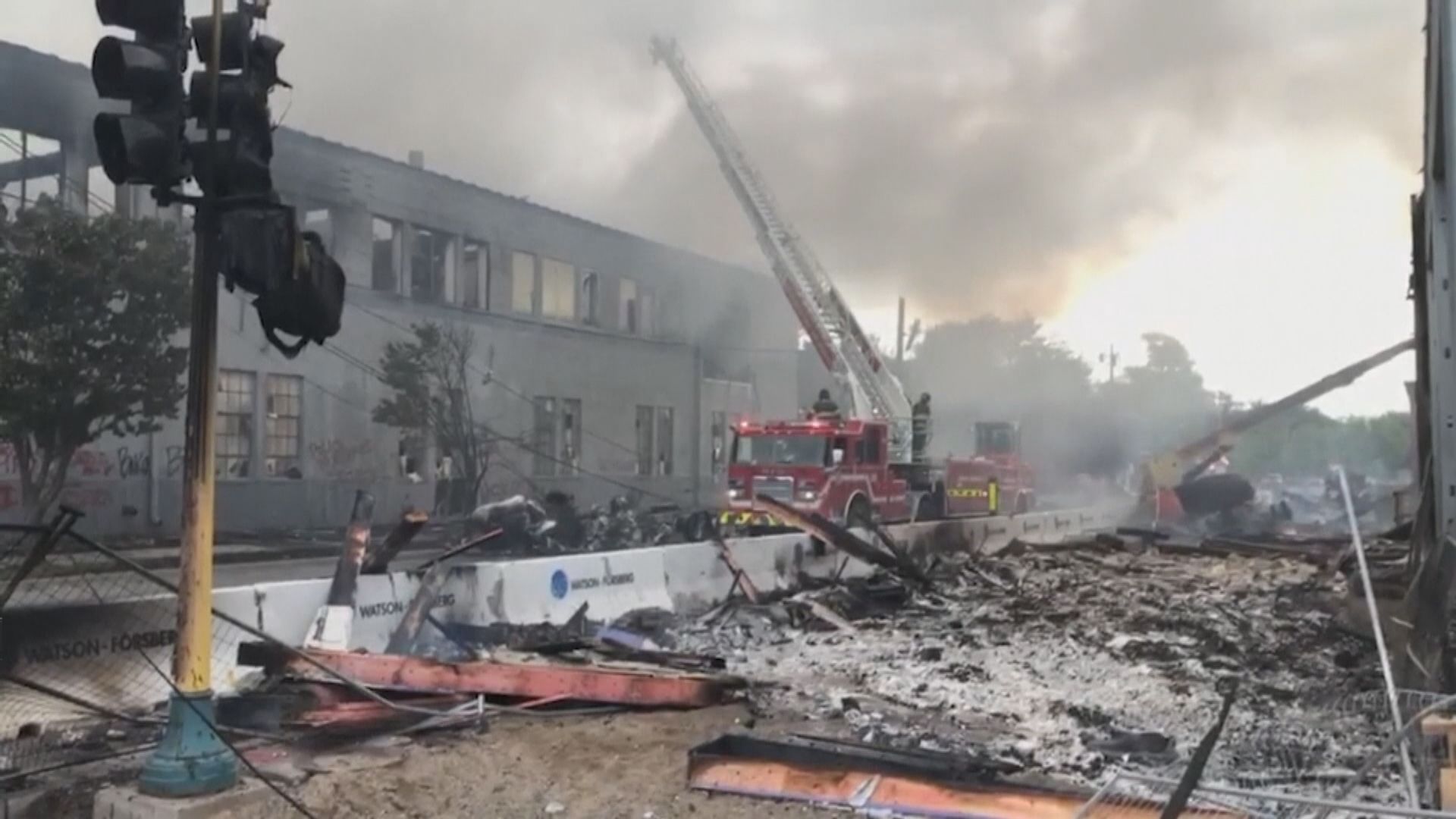 美國黑人遭警壓頸後死亡事件持續發酵