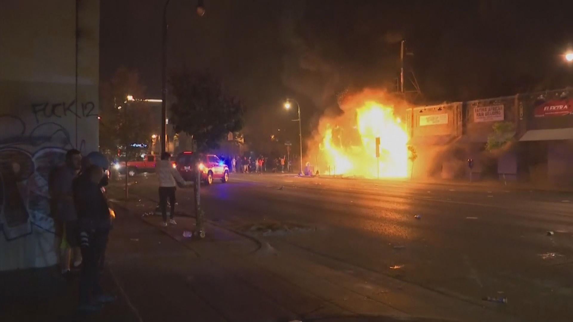 美抗議警員過度武力示威　一名男子在示威現場中槍死亡