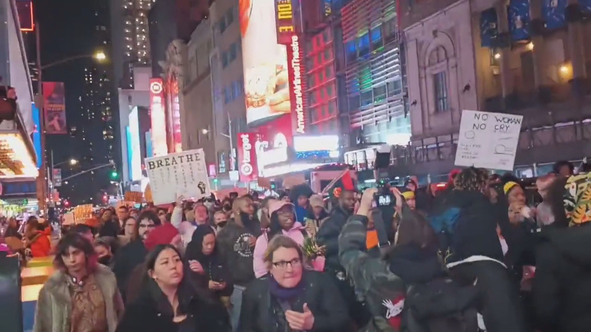 美國黑人男子死亡案持續引發示威　警方永久解散涉案行動小組