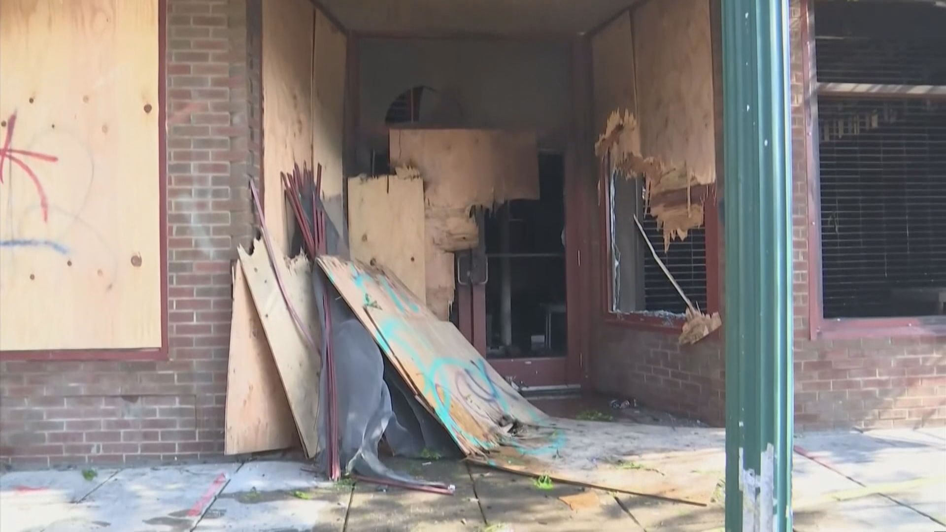 美國抗議警員過度使用武力示威持續