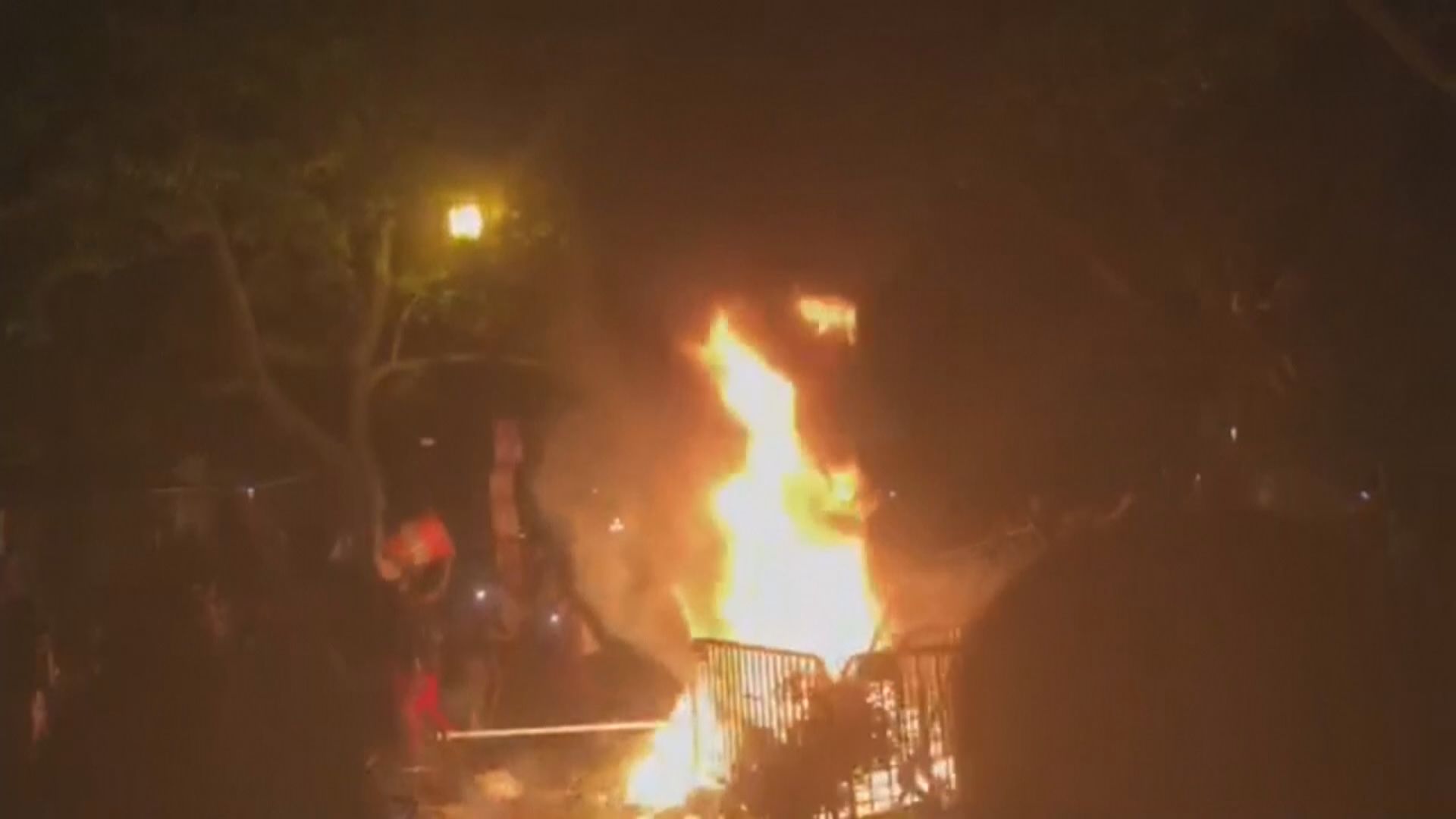 美國示威持續　四十個城市宵禁　料至少4400人被捕