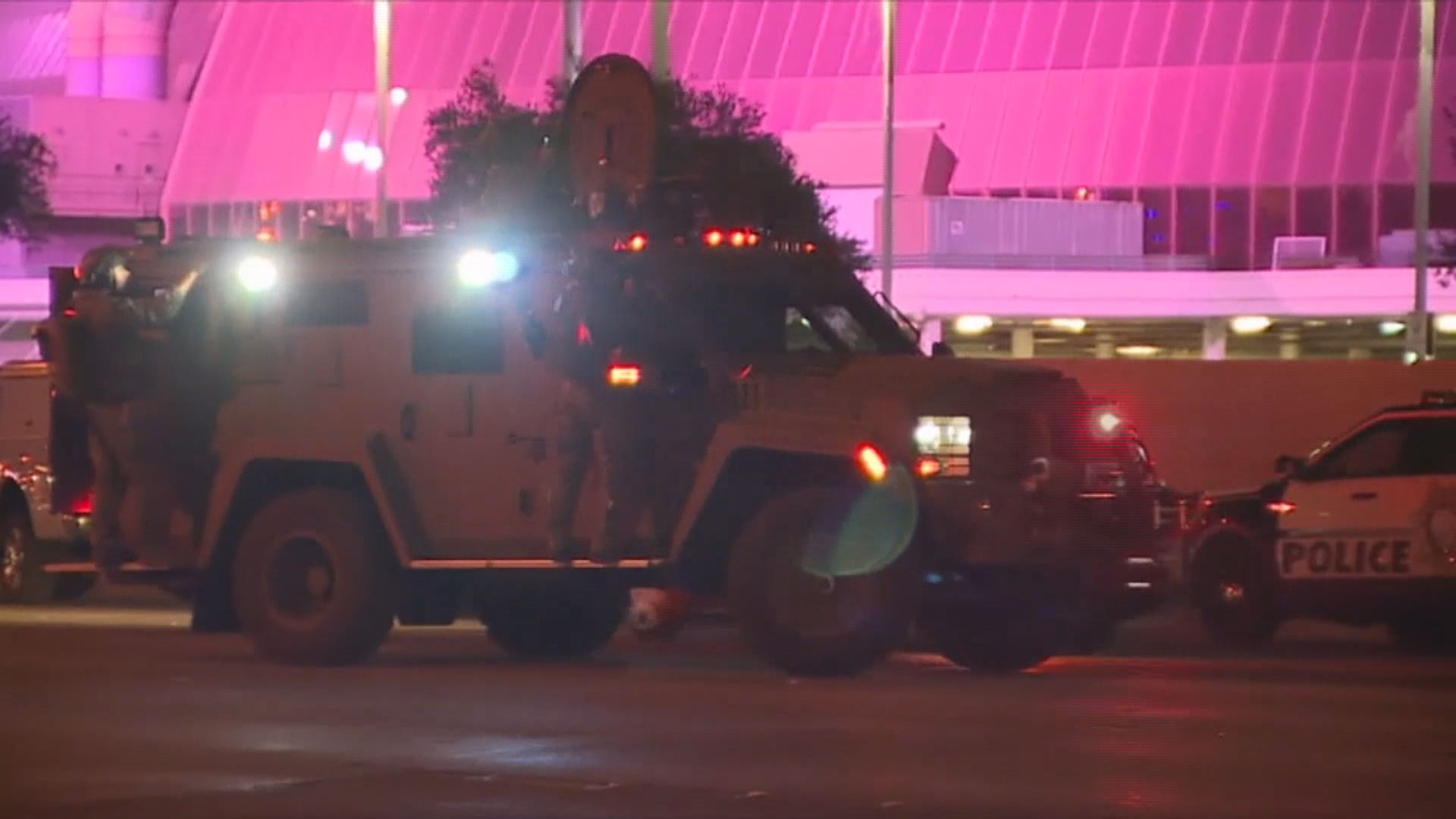 美國大規模示威持續　報道指最少五人在示威中死亡