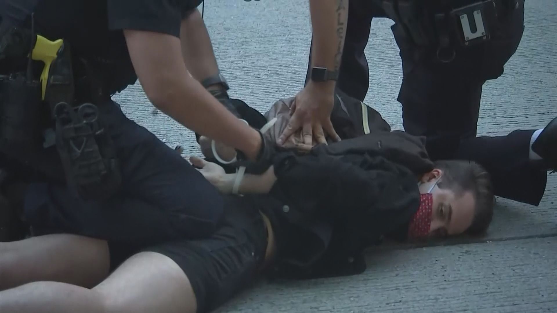 美國多地有示威者違反宵禁令上街　至今逾九千人被捕