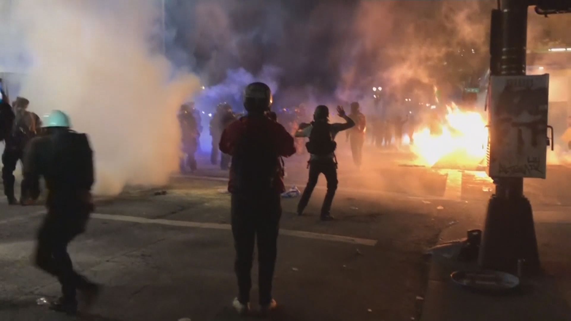 美國多地反種族歧視示威近期再轉趨激烈