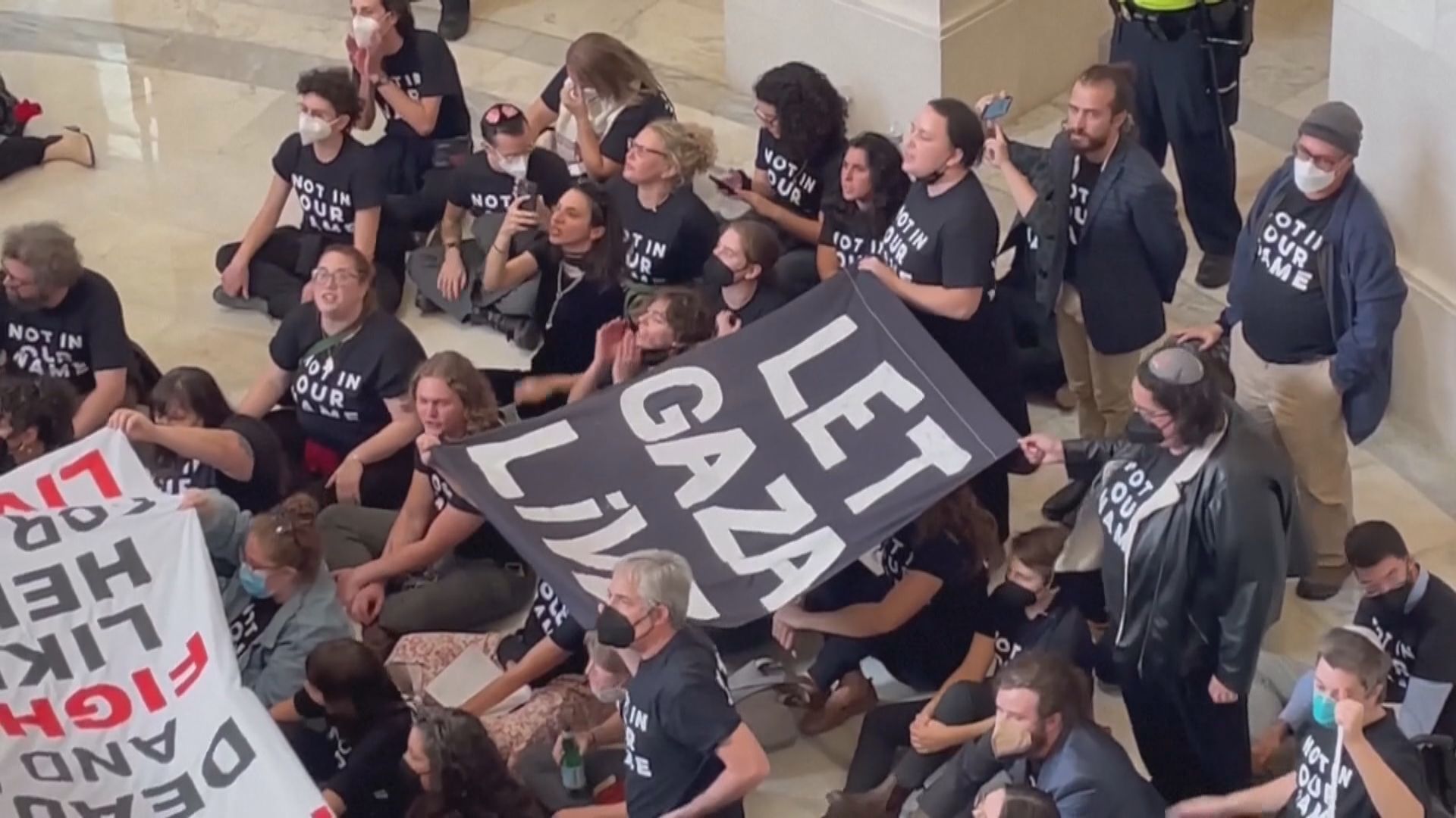 華盛頓有民眾於國會建築物示威 要求以色列停止攻擊加沙