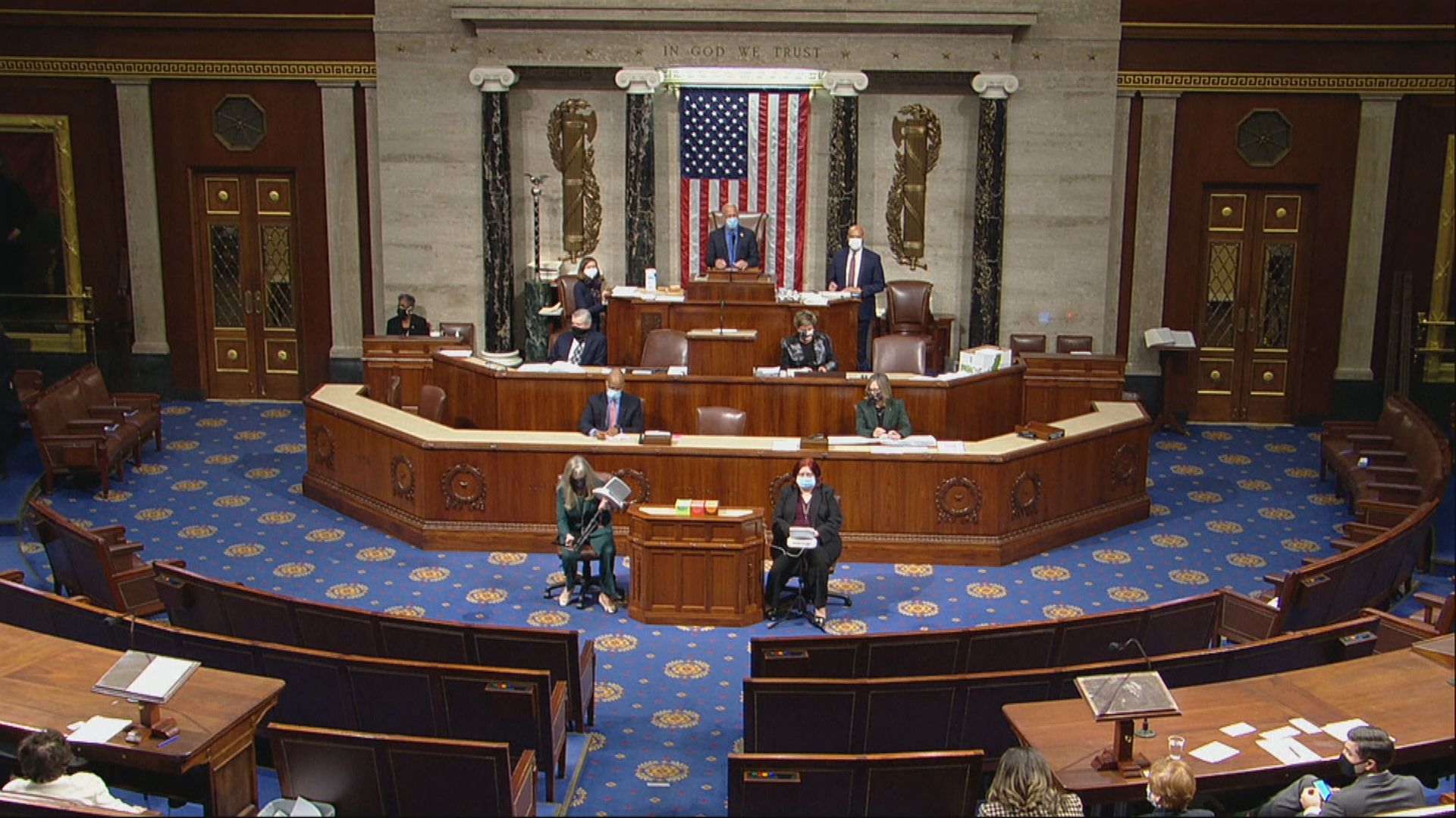 美國國會通過九千億美元紓困方案