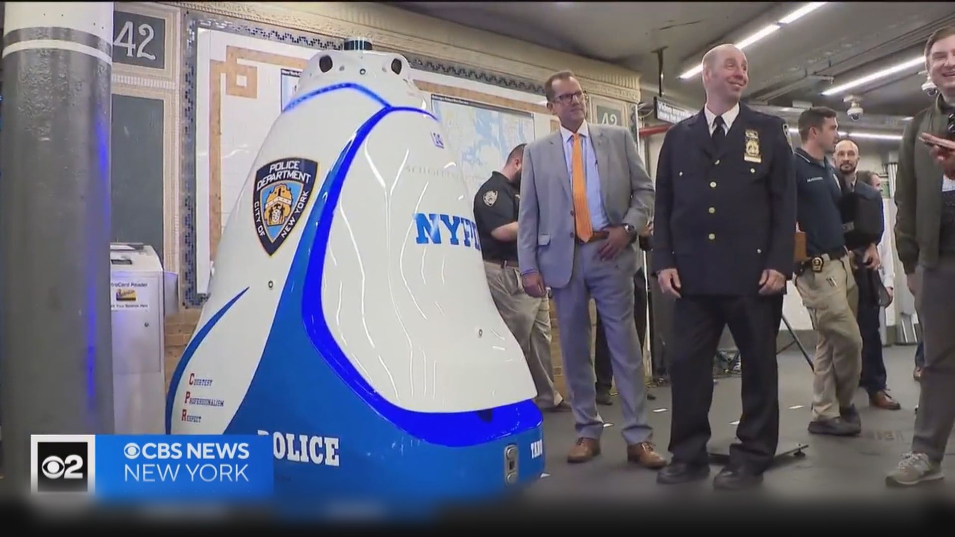 紐約市警方以保安機械人巡邏車站