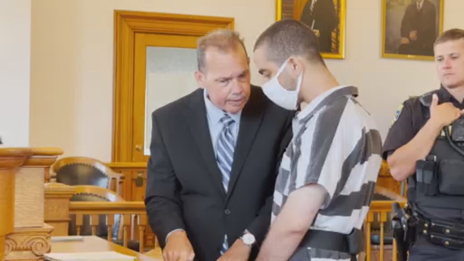 襲擊拉什迪疑犯提堂　他否認控罪繼續還柙