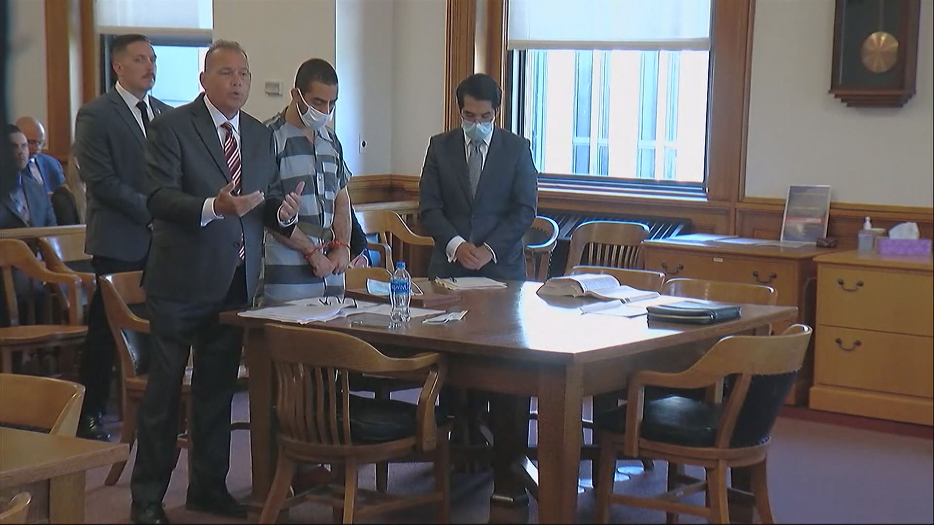 刺傷拉什迪男子再提堂　被法官下令繼續還柙