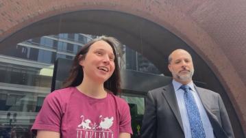 被控走私青蛙胚胎的哈佛大學俄籍科學家獲准保釋