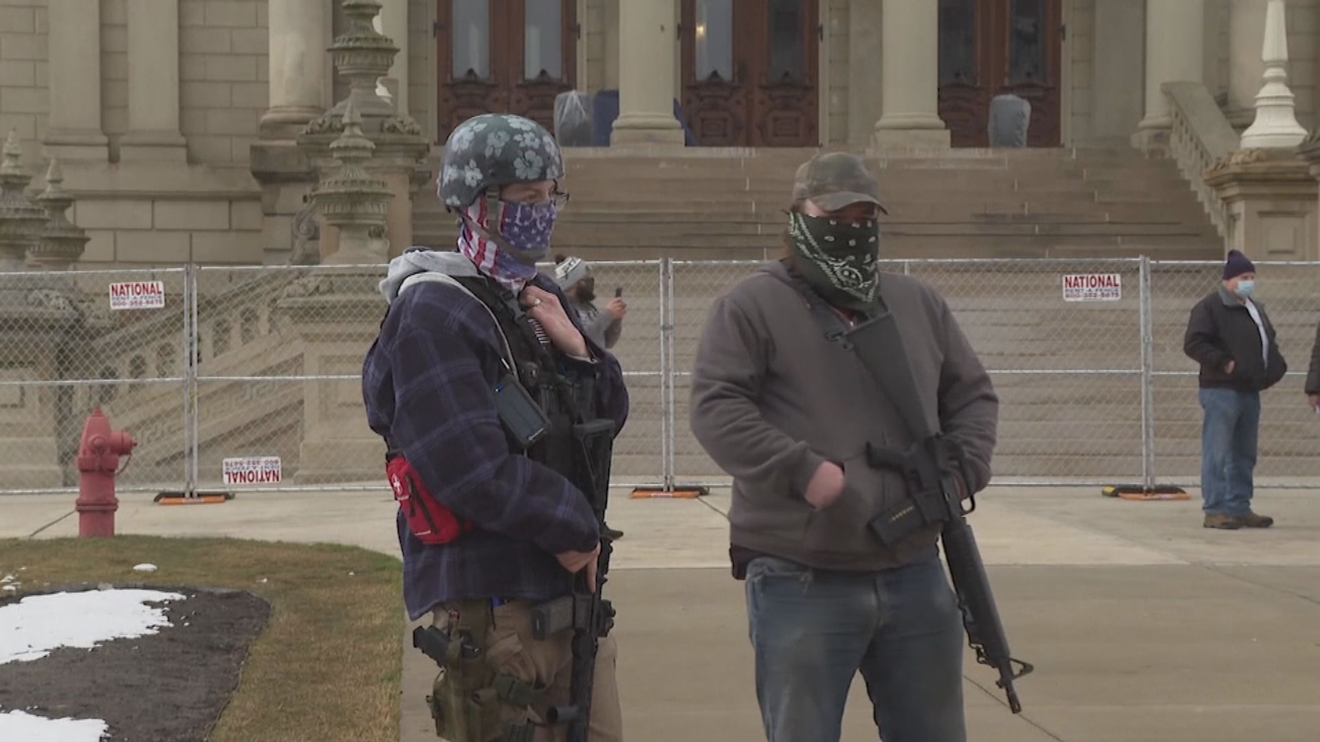 美國多州有人持械到州議會大樓聚集　華盛頓大致平靜