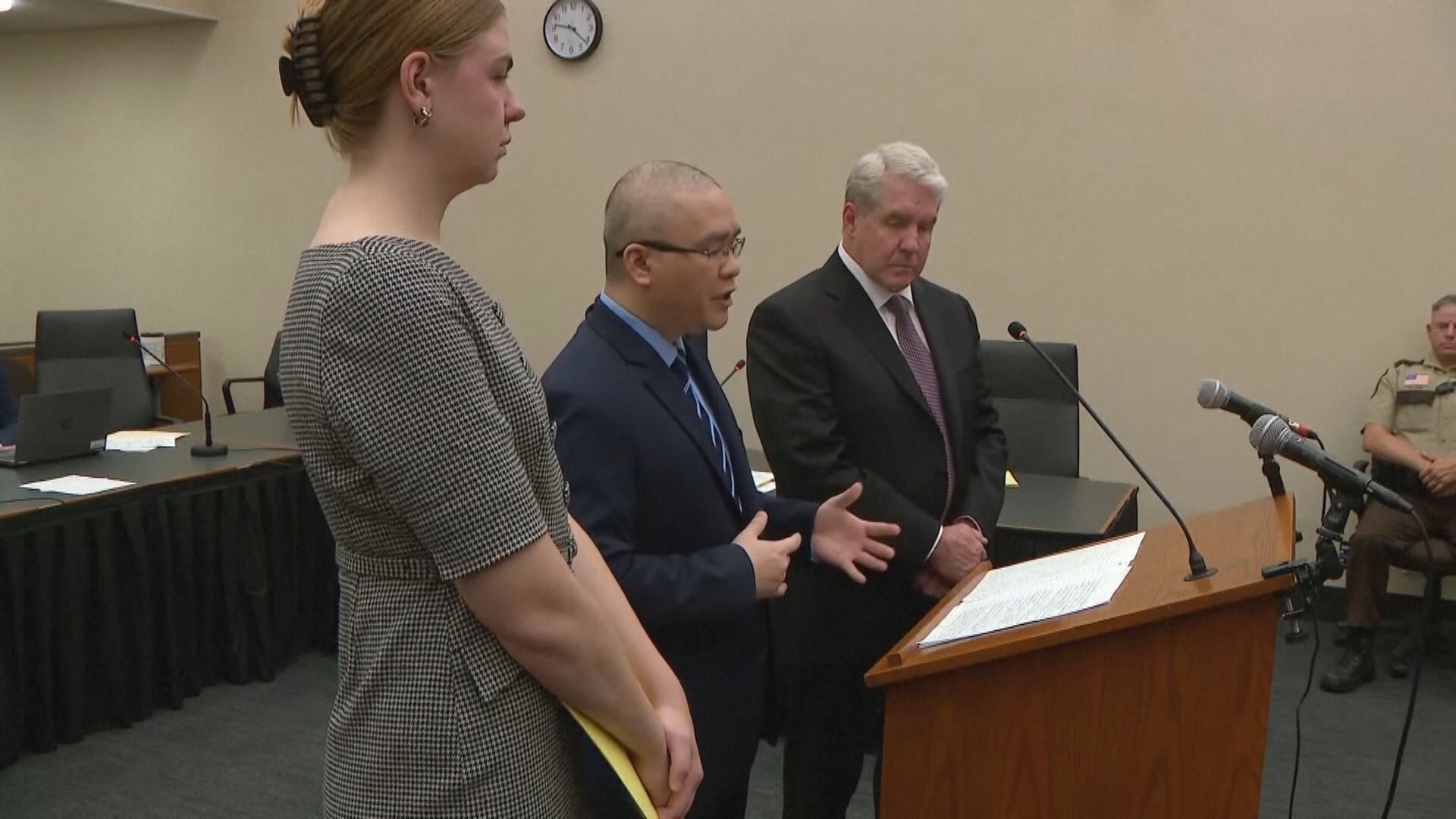 弗洛伊德案最後一名涉案警員辯護時否認做錯