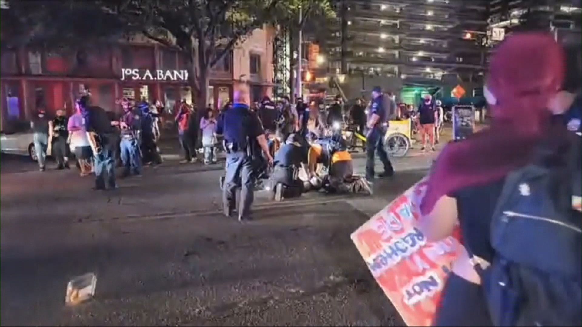 美國反警暴示威持續　得州有示威者中槍死亡