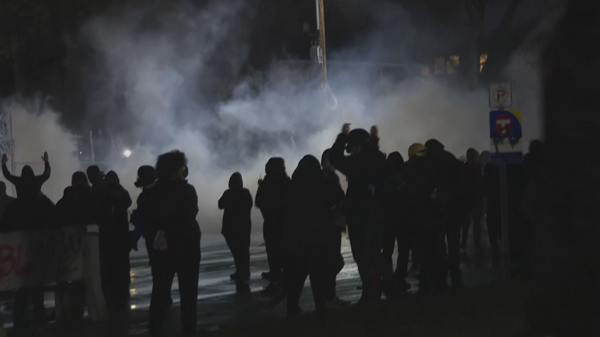 美非裔男子疑遭警擊中後死亡引發示威　事發城市宵禁