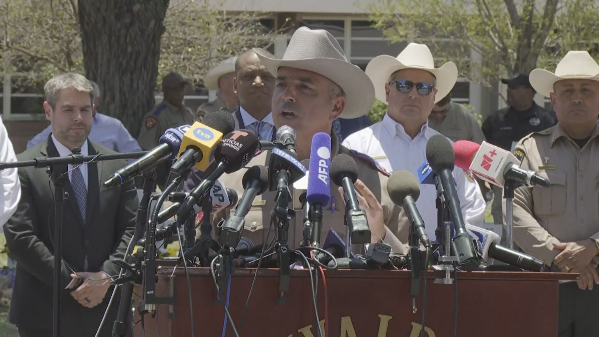 美國得州小學槍擊案警方當天行動備受批評