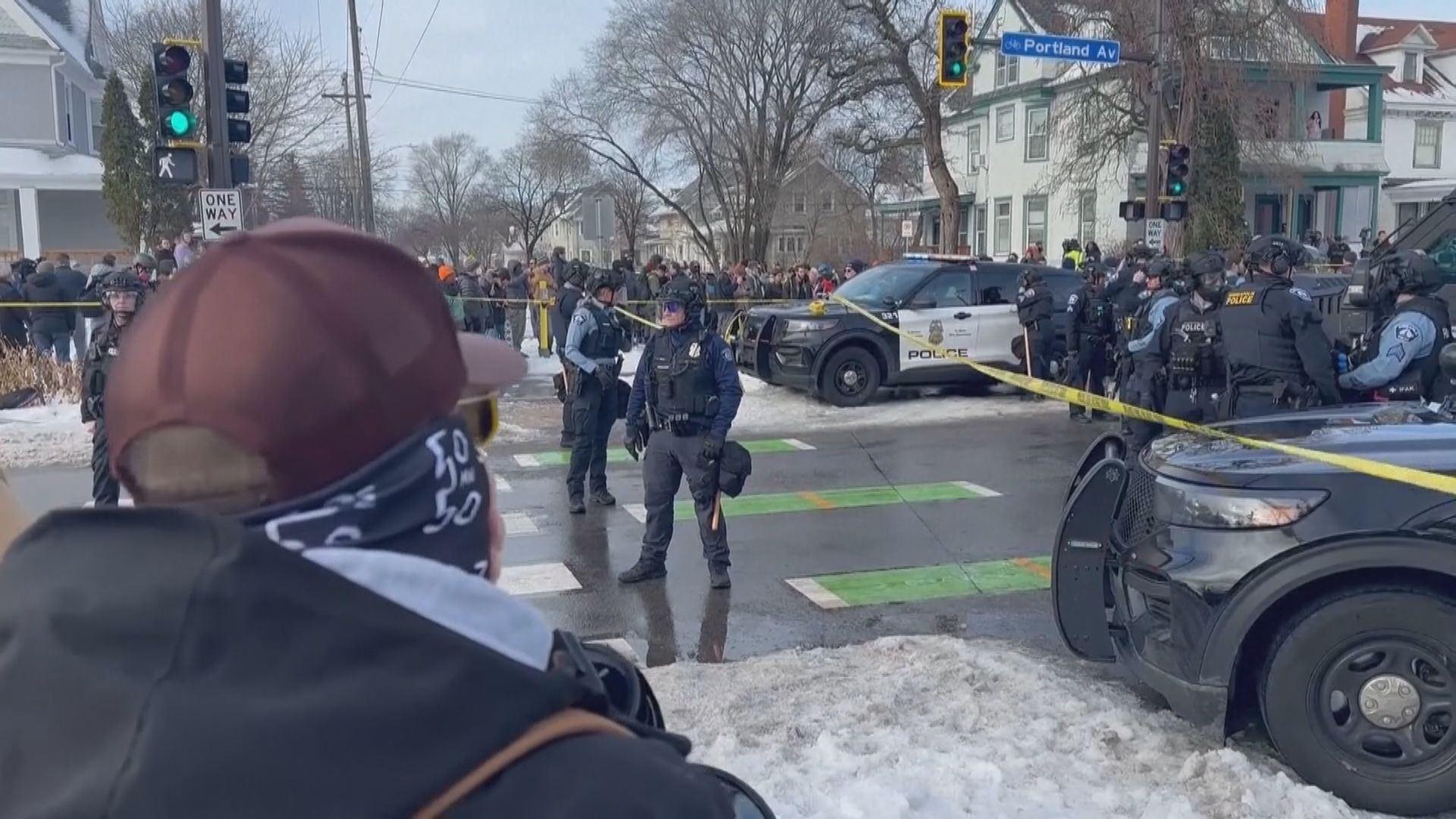 美國明尼蘇達州一女子企圖駕車撞移民執法人員被擊斃