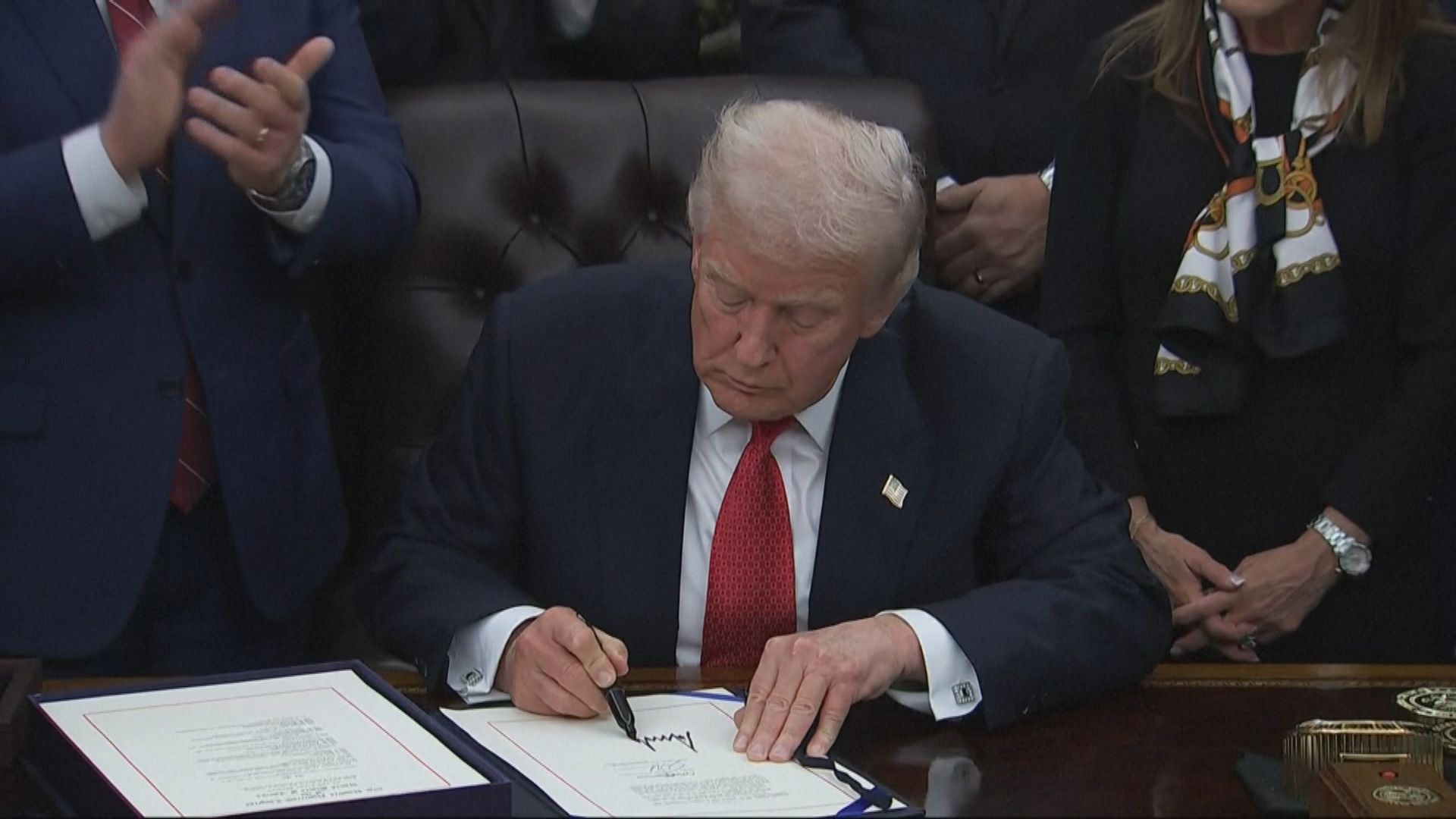 特朗普簽臨時撥款法案　破紀錄歷時43天聯邦政府停擺結束