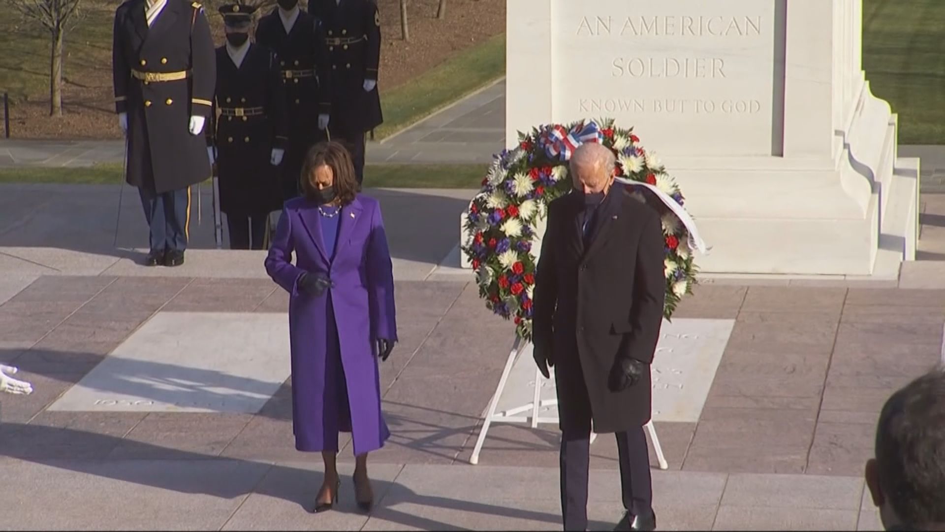 拜登到阿靈頓國家公墓向陣亡士兵獻花