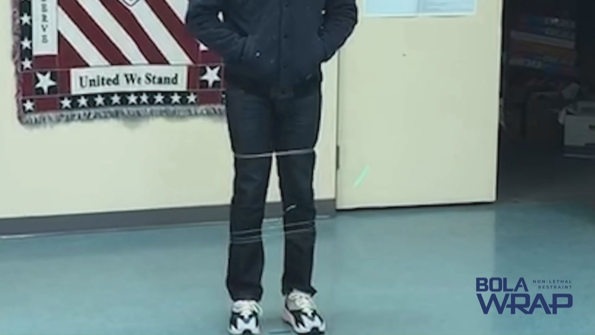 美國洛杉磯警方試用制服疑犯新裝備