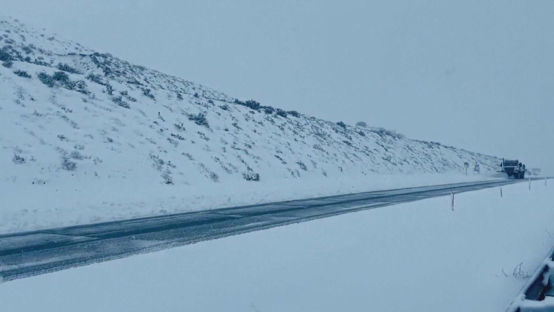 加州持續受暴風雪吹襲