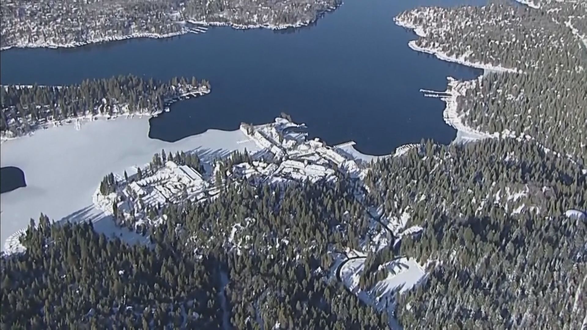 美國南加州受暴風雪吹襲　料山區居民被困情況持續