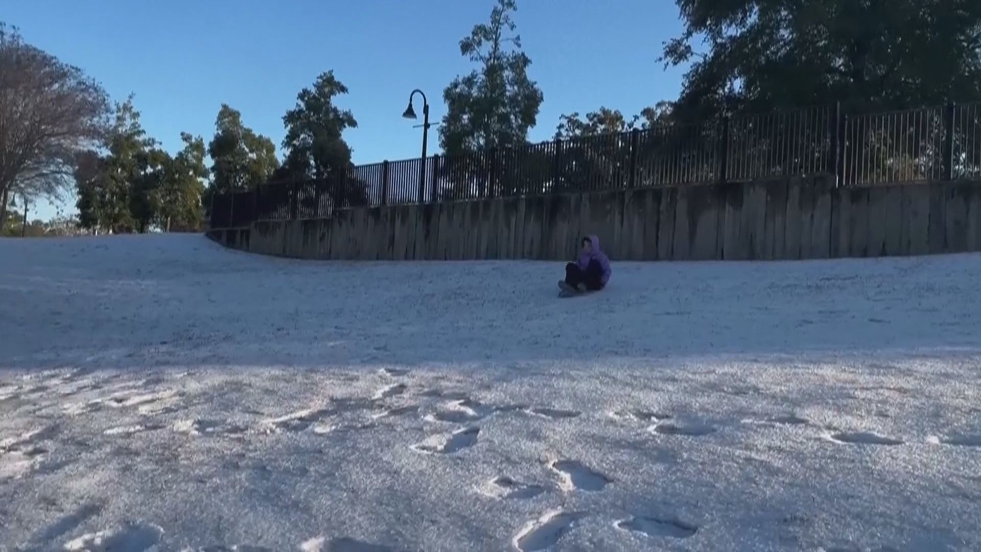 美國南部多州受罕見冬季風暴吹襲　佛羅里達錄得近25厘米降雪