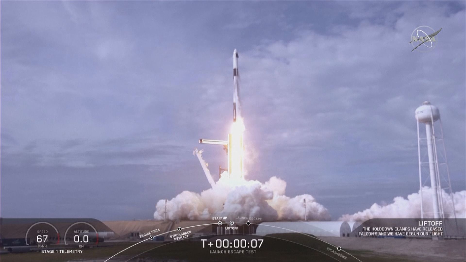 SpaceX載人飛船通過緊急逃生測試