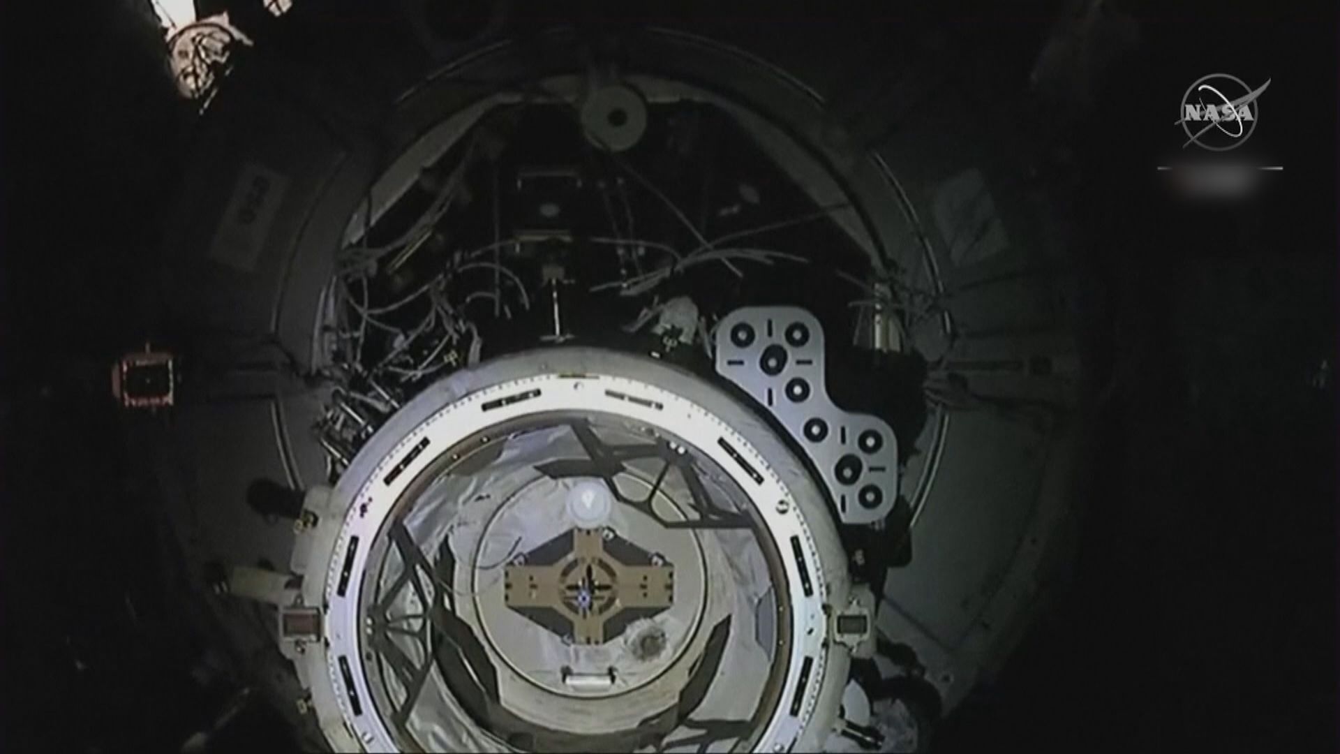 四名太空人乘耐力號抵太空站